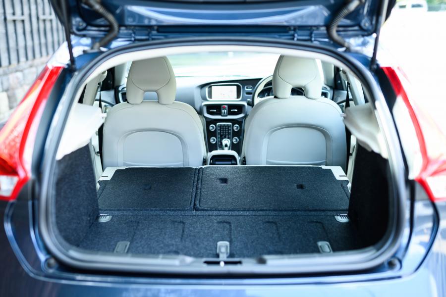 Багажник Volvo V40 T3 Momentum 2016 года  (JP) (фото 8 из 20)